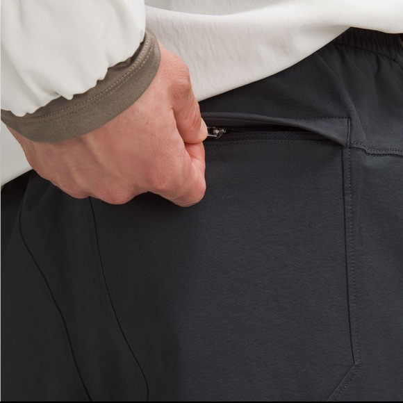 Lululemon bowline short 5” - Picture 4 of 9